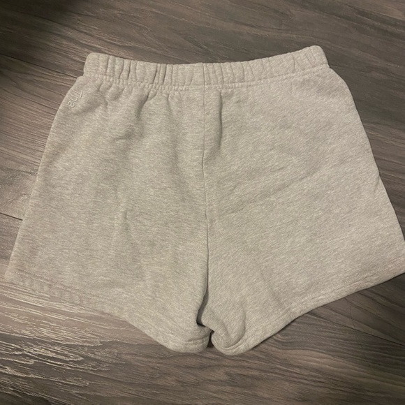 aritzia tna cozy fleece perfect high-rise 3” sweatshort - Picture 3 of 3